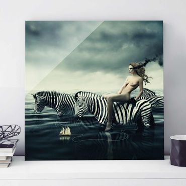 Quadros em vidro Woman Posing With Zebras