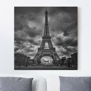 Telas decorativas Eiffel Tower In Front Of Clouds In Black And White