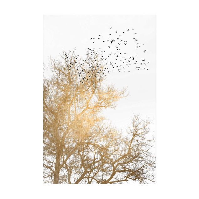 Tapete dourado Flock Of Birds In Front Of Golden Tree