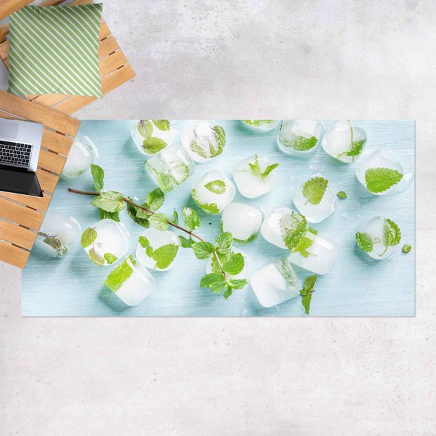 Tapetes exteriores Ice Cubes With Mint Leaves
