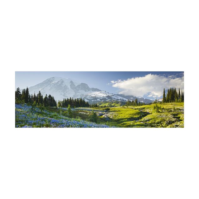 Tapetes de floresta Mountain Meadow With Blue Flowers in Front of Mt. Rainier