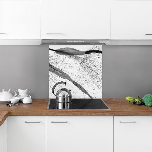 Painel anti-salpicos de cozinha flores Delicate Reed With Subtle Buds Black And White