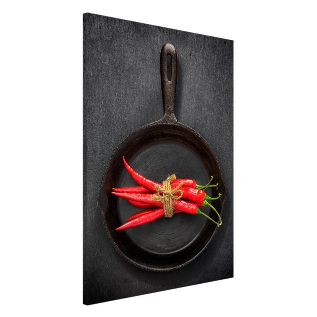 decoraçao para parede de cozinha Red Chili Bundles In Pan On Slate