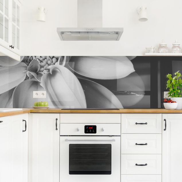 painel anti salpicos cozinha In The Heart Of A Dahlia Black And White