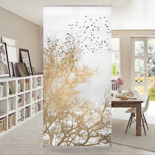 divisórias de espaços interiores Flock Of Birds In Front Of Golden Tree