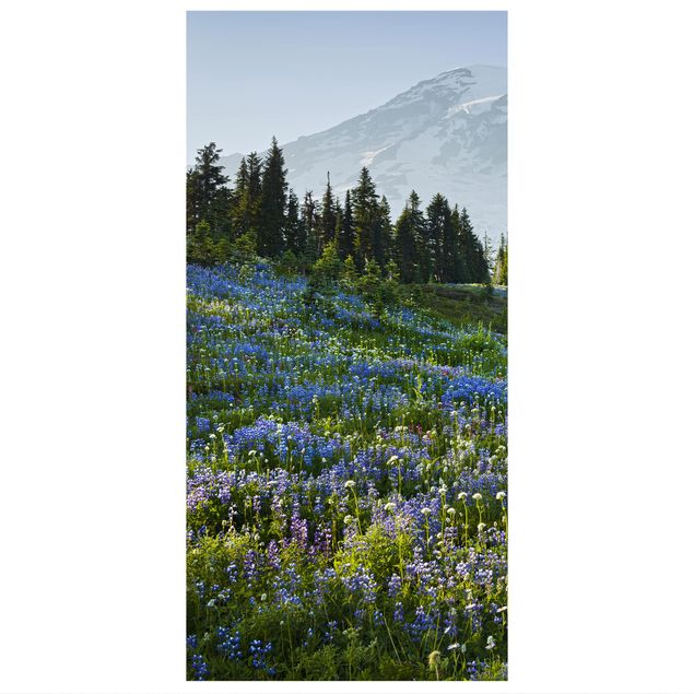 Divisórias de ambiente Mountain Meadow With Blue Flowers in Front of Mt. Rainier