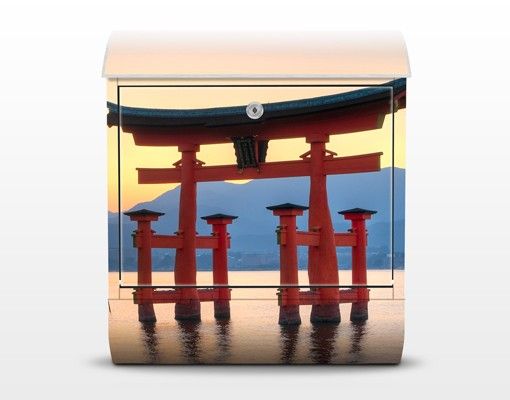 caixa de correio para muro Torii At Itsukushima