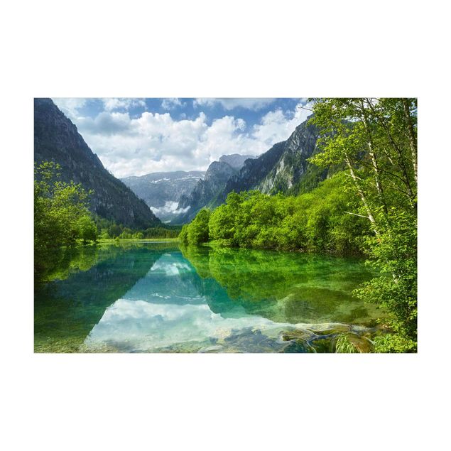Tapetes verdes Mountain Lake With Reflection