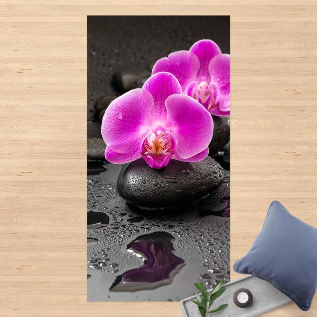 tapete varanda Pink Orchid Flower On Stones With Drops