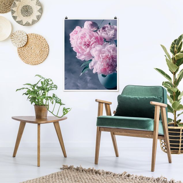 Posters flores Vase With Light Pink Peony Shabby