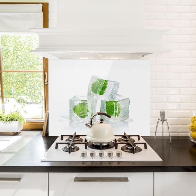 Painel anti-salpicos de cozinha temperos e ervas aromáticas Three Ice Cubes With Lemon Balm