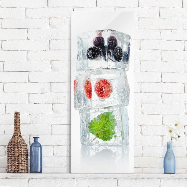 decoraçao para parede de cozinha Raspberry lemon balm and blueberries in ice cube