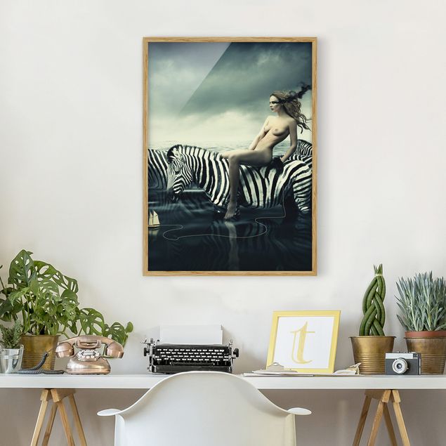 Quadros zebras Woman Posing With Zebras