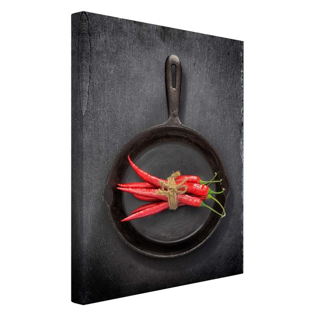 Quadros famosos Red Chili Bundles In Pan On Slate