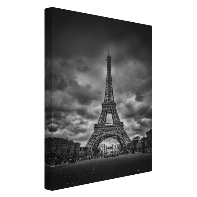 Telas decorativas em preto e branco Eiffel Tower In Front Of Clouds In Black And White