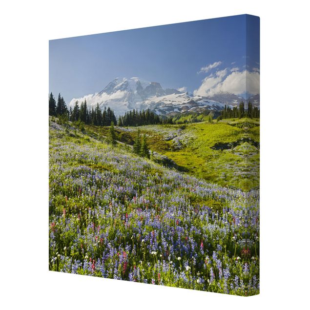 Telas decorativas flores Mountain Meadow With Red Flowers in Front of Mt. Rainier
