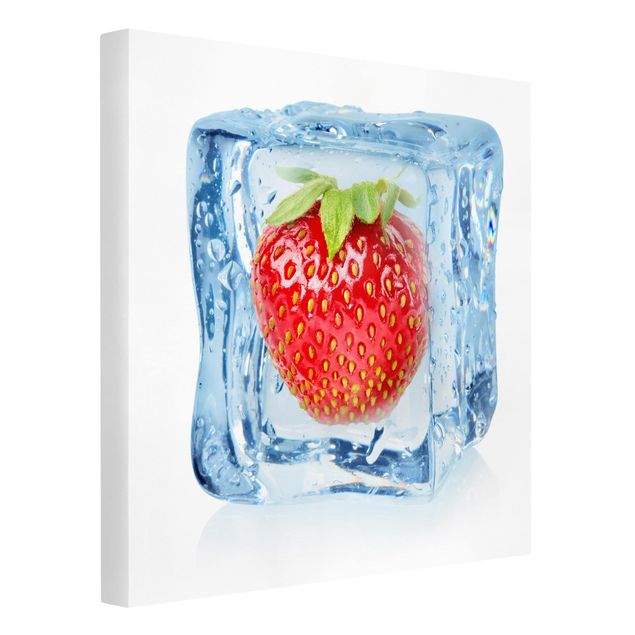quadros de flores Strawberry In Ice Cube