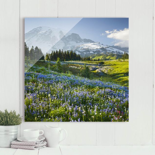 quadro com árvore Mountain Meadow With Red Flowers in Front of Mt. Rainier