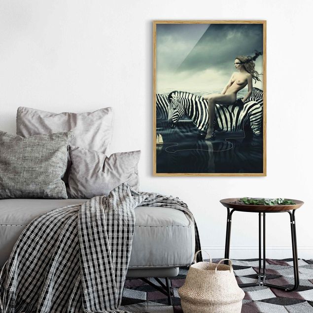 Quadros atos e eróticos Woman Posing With Zebras