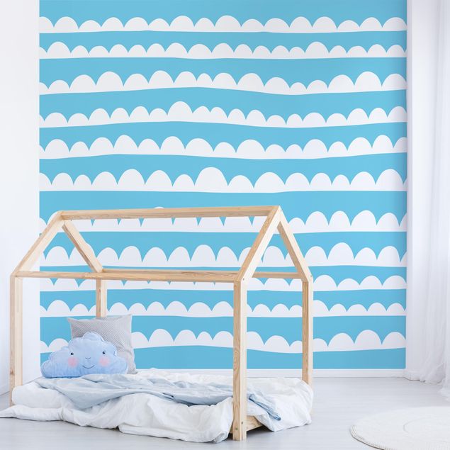 Decoração para quarto infantil Drawn White Bands Of Clouds Up In Blue Skies