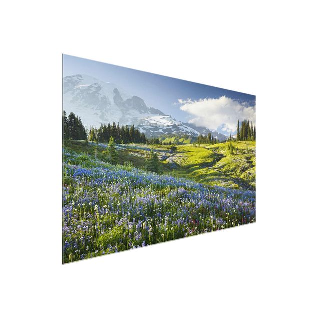 quadro de árvore Mountain Meadow With Blue Flowers in Front of Mt. Rainier