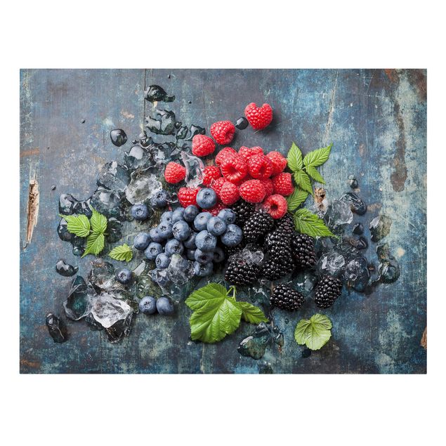 Telas decorativas legumes e fruta Berry Mix With Ice Cubes Wood