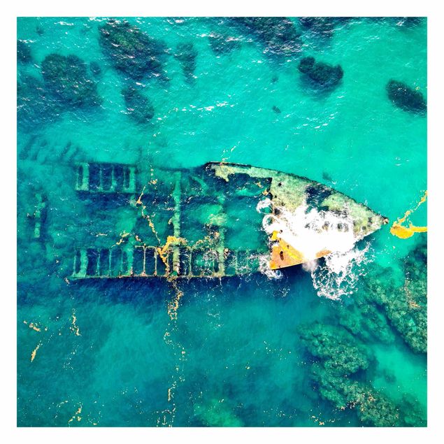 Papel de parede azul turquesa Top View Ship Wreck In The Ocean