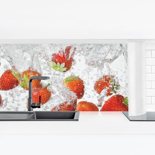 backsplash cozinha Fresh Strawberries In Water