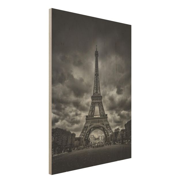 quadros para parede Eiffel Tower In Front Of Clouds In Black And White