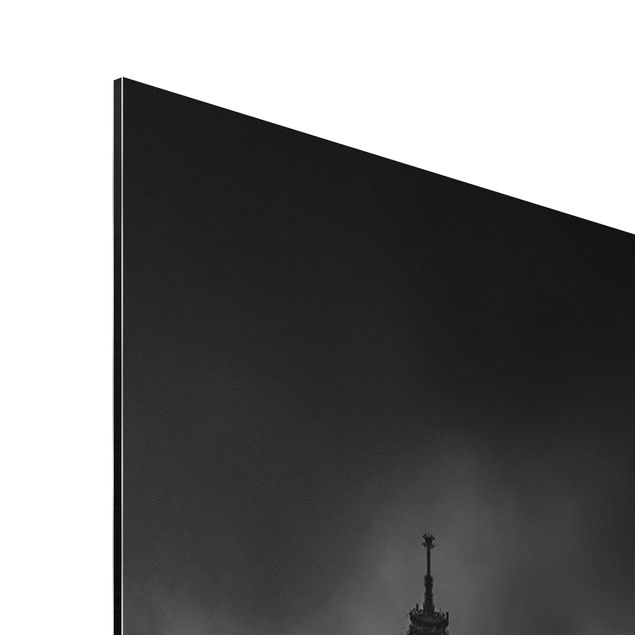 quadros preto e branco para decoração Eiffel Tower In Front Of Clouds In Black And White