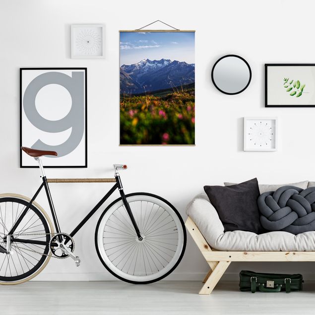 quadro com paisagens Flowering Meadow In The Mountains