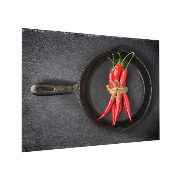 Painel antisalpicos Bundle Of Red Chillies In Frying Pan On Slate