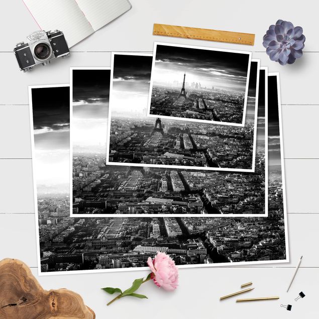 posters decorativos The Eiffel Tower From Above Black And White