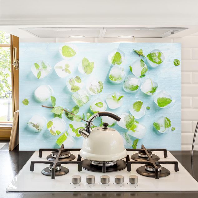 decoraçao cozinha Ice Cubes With Mint Leaves
