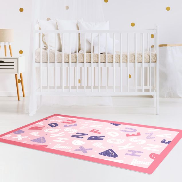 decoração para quartos infantis Alphabet With Hearts And Dots In Light Pink With Frame