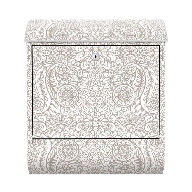 caixa de correio cinza Detailed Art Nouveau Pattern In Gray Beige