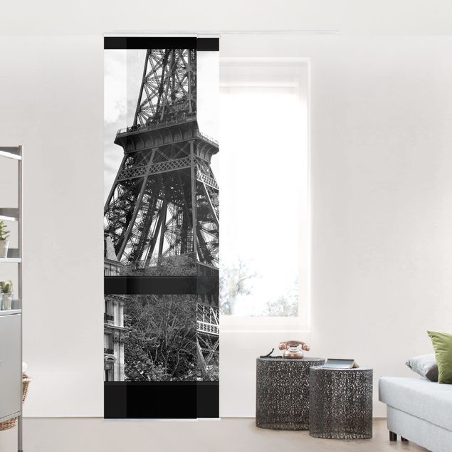 Painéis deslizantes cidades e paisagens urbanas Window view Paris - Near the Eiffel Tower black and white