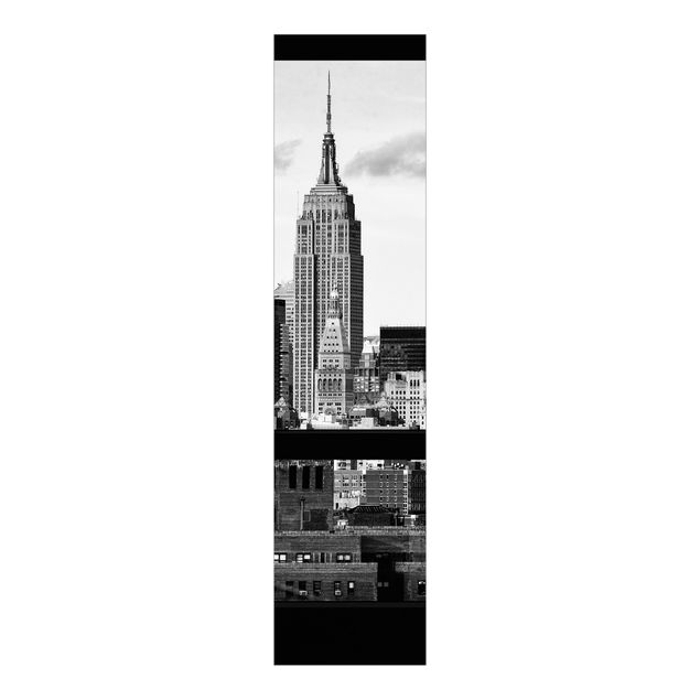 Painéis deslizantes cidades e paisagens urbanas Windows Overlooking New York Skyline Black And White