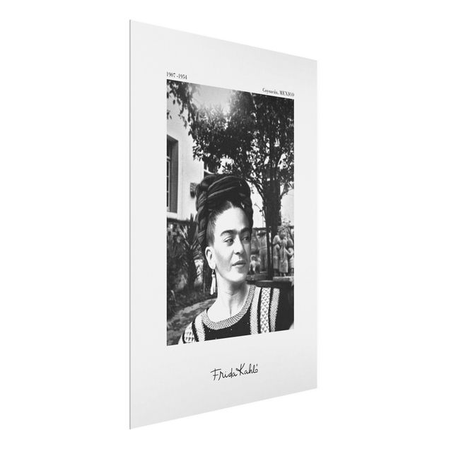 quadros preto e branco para decoração Frida Kahlo Photograph Portrait In The Garden