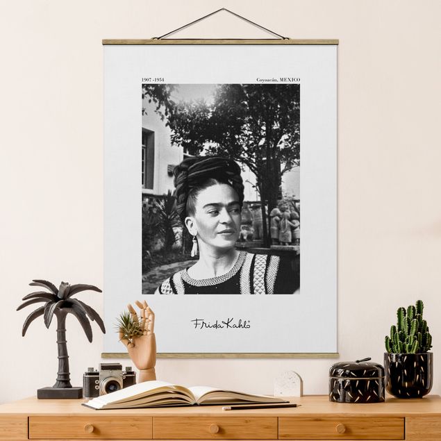 Quadros famosos Frida Kahlo Photograph Portrait In The Garden