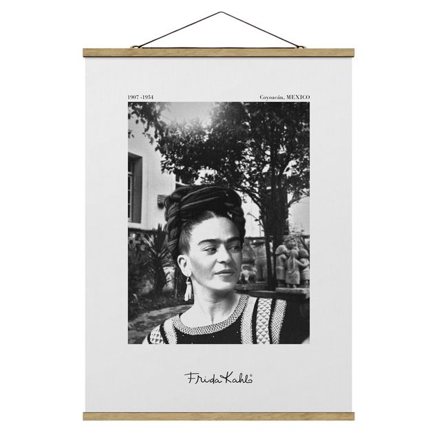 Quadros preto e branco Frida Kahlo Photograph Portrait In The Garden