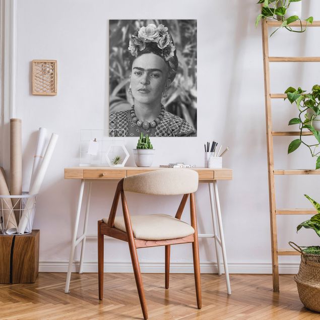 Telas decorativas em preto e branco Frida Kahlo Photograph Portrait With Flower Crown