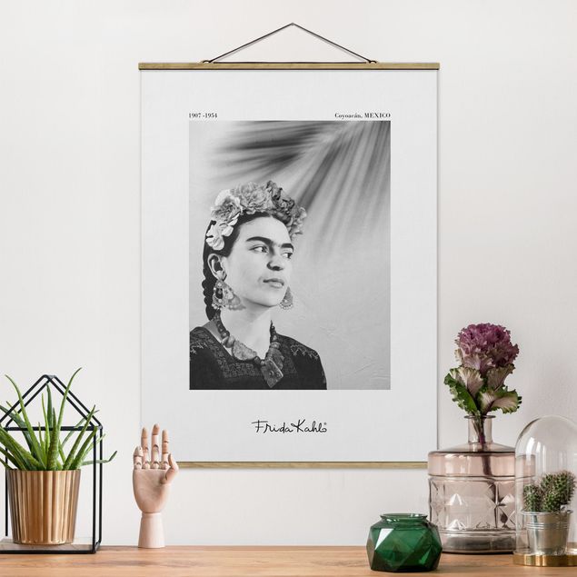 Quadros famosos Frida Kahlo Portrait With Jewellery