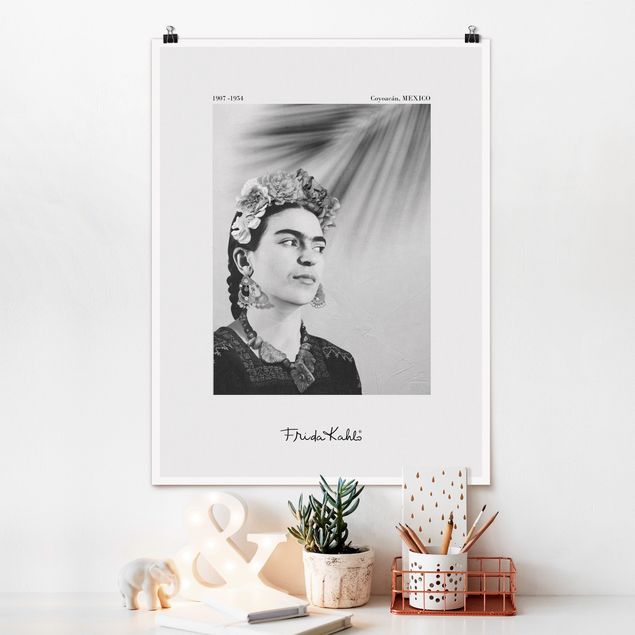 Posters em preto e branco Frida Kahlo Portrait With Jewellery