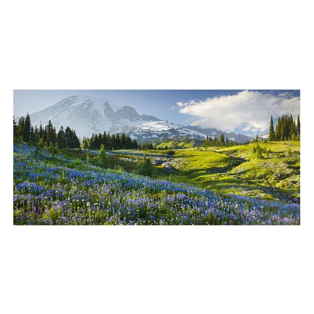 quadro de árvore Mountain Meadow With Blue Flowers in Front of Mt. Rainier