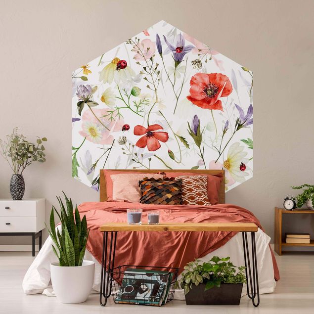 papel de parede para quarto de casal moderno Ladybird With Poppies In Watercolour