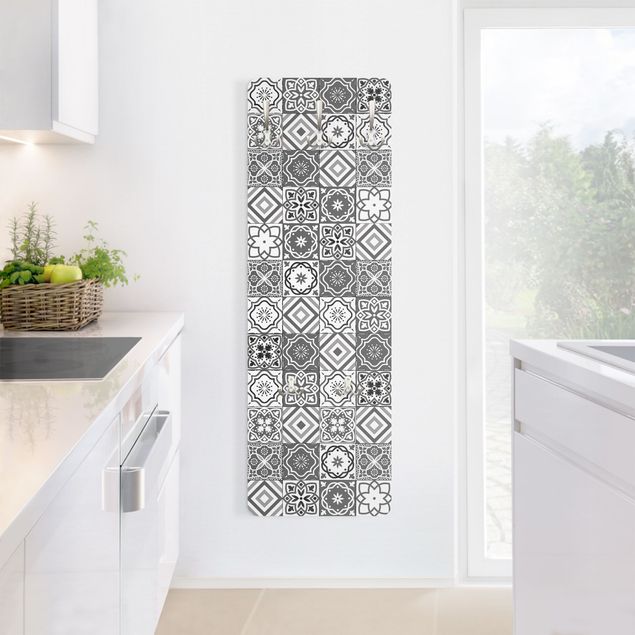 Cabides de parede em cinza Mediterranean Tile Pattern Grayscale