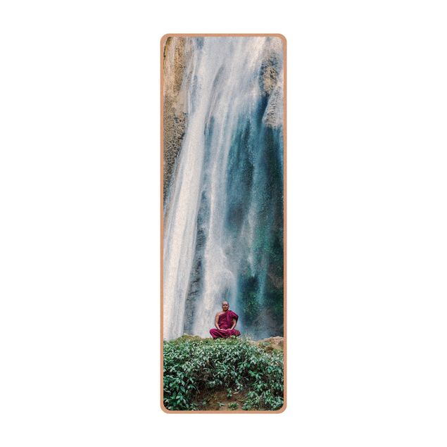 Tapete de ioga Monk At Waterfall