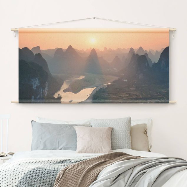 Tapeçaria de parede moderna Sunrise In Mountainous Landscape