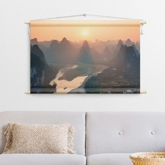 Tapeçaria de parede artística Sunrise In Mountainous Landscape